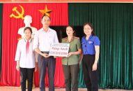 Trao 50 đầu sách tặng trường THCS Đại Thắng, huyện Tiên Lãng