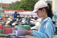 Đội nắng đi hội sách