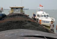 BTL Vùng Cảnh sát biển 1 tạm giữ 900 tấn than không rõ nguồn gốc