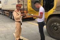 Ra quân xử lý xe khách, xe vi phạm giao thông trên các tuyến cao tốc