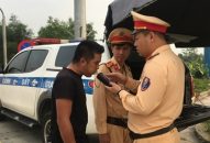 Đi cùng CSGT xử lý lái xe vi phạm trên cao tốc