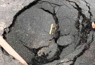 Vừa thu phí BOT, Quốc lộ 10 đã xuất hiện “hố tử thần”