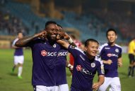 Hà Nội FC đánh bại Hải Phòng trong trận “mưa” pháo sáng