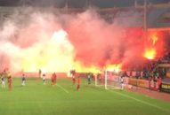 Hành vi đốt pháo sáng của CĐV có dấu hiệu  của “Tội gây rối trật tự công cộng”