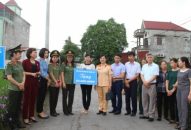 Trao kinh phí hỗ trợ xây dựng 2 tuyến đường hoa xã An Hồng (An Dương)