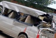 Bắc Giang: Xe khách va chạm với xe tải, ba người thương vong