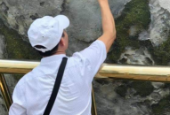 Bà Nà Hills kì công “phục dụng” sắc màu rêu phong cho Cầu Vàng sau sự cố du khách vẽ bậy