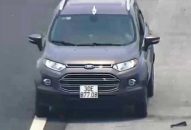 Xế hộp chạy ngược chiều trên cao tốc Hà Nội-Hải Phòng