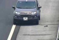 Xe ôtô con đi ngược chiều trên đường cao tốc Hà Nội-Hải Phòng