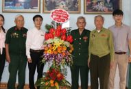 Thành đoàn Hải Phòng tặng quà Hội Truyền thống Chiến sĩ Điện Biên Phủ thành phố