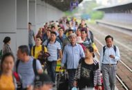 Chạy thêm hàng trăm chuyến tàu phục vụ khách đi lại trong dịp Hè