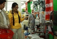 Nhộn nhịp hàng hóa mùa hè