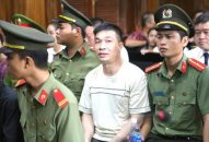 Văn Kính Dương thủ nhiều "đồ chơi" đối phó cơ quan chức năng