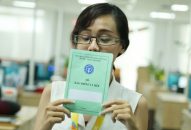Chuyện thời cuộc: Trả sổ BHXH cho người lao động – Nên hay không nên?!