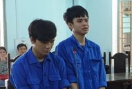Phạt tù, tịch thu mô tô của 2 thanh niên ném đá vào lực lượng 911