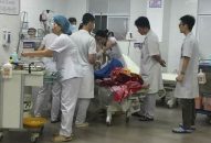 Chồng dùng dao chém 2 nhát vào đầu và trán của vợ do mâu thuẫn