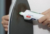 Khắc phục vết cháy trên bàn là