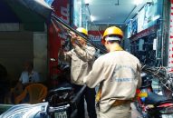 Ra quân tháo hạ cáp ngoại vi viễn thông vô chủ, lắp đặt không đúng quy cách gây mất mỹ quan đô thị tại các tuyến phố, đường trung tâm