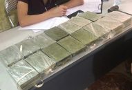 Cả gia đình bị bắt giữ khi vận chuyển 30 bánh heroin