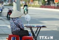 Khu vực Bắc Bộ và Trung Bộ ngày nắng nóng, đêm có mưa dông