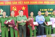 Bộ Công an và thành phố khen tưởng các đơn vị tham gia triệt phá đường dây vận chuyển 20 bánh heroin từ Hòa Bình về Hải Phòng