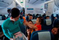 Trẻ em được tặng quà, bay miễn phí nhân dịp 1.6