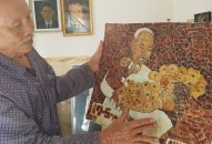 Người mê làm tranh về Bác Hồ