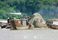 Phát hiện 6 đối tượng hút trộm cát sông Bồ