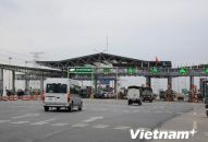 Hàng trăm xe bám đuôi, vượt trạm thu phí ở làn tự động không dừng