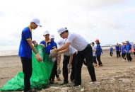 Hơn 600 người tham gia dọn rác tại bãi biển Đồ Sơn
