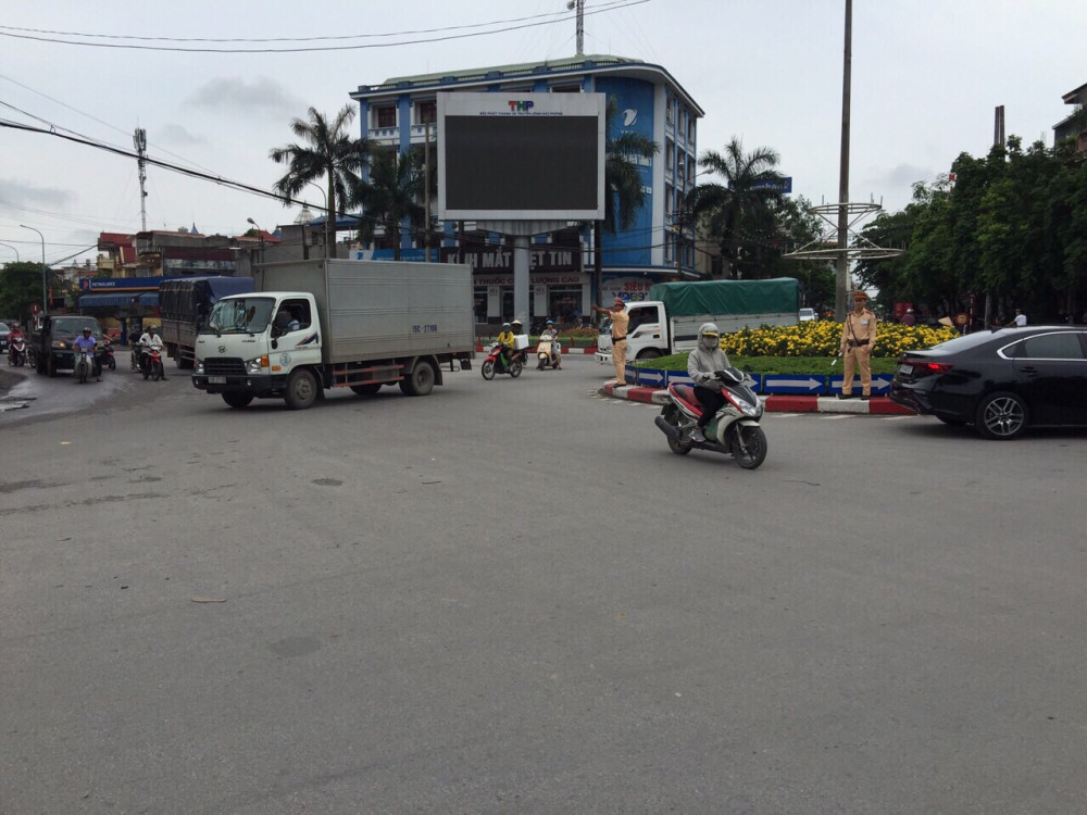Đội CSGT Công an quận Kiến An: Tăng cường tuần tra, kiểm soát đảm bảo đường  thông, hè thoáng