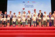 Công bố chương trình tặng mũ bảo hiểm cho học sinh lớp 1 cả nước