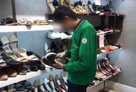 Cư dân mạng quan tâm: Mang sách vở ra cúng bái