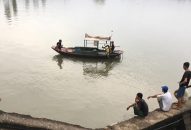 Tìm kiếm 2 bà cháu rơi xuống sông mất tích do lật thuyền đánh cá