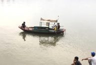 Thuyền lật trong đêm trên sông, ông bơi được vào bờ, bà và cháu gái mất tích