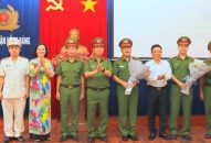 Giám đốc CATP khen thưởng Công an quận Hồng Bàng