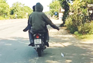 Nhóm người rải tờ rơi cho vay tiền bị phạt 15 triệu đồng