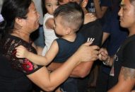 Tàu cá chở 19 người gặp nạn: 7 thuyền viên đoàn tụ với người thân trong nước mắt