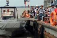 Cảnh sát đường thủy hỗ trợ hơn 3 nghìn công nhân về nhà tránh bão