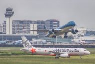 Hàng loạt chuyến bay bị hủy, điều chỉnh hướng vì bão số 2