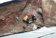 Xuất hiện hố tử thần do mưa bão, 5 người thương vong