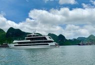 Tour du thuyền ‘sang chảnh’ Hạ Long hút khách Việt
