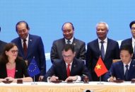 Chuyện thời cuộc: Cơ hội và Thách thức