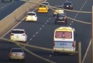 Tài xế bị phạt 5,5 triệu đồng vì dừng xe khách giữa cao tốc