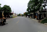 Clip: "Quái xế" 16 tuổi chạy xe máy tốc độ cao tông trực diện CSGT