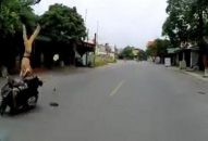 Cán bộ CSGT Công an huyện An Lão đang làm nhiệm vụ bị người đi xe máy đâm trực diện