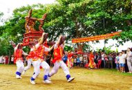 [Ảnh] Về Hải Phòng xem dân miền biển rước kiệu bay, kéo ngựa gỗ