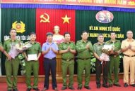 Công an thành phố khen thưởng Công an huyện Tiên Lãng