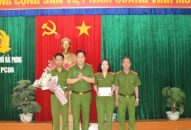 Công an thành phố khen thưởng Phòng PC06 bắt đối tượng truy nã