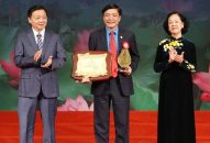 Chủ tịch Tổng LĐLĐ Việt Nam được trai Giải thưởng Nguyễn Văn Linh